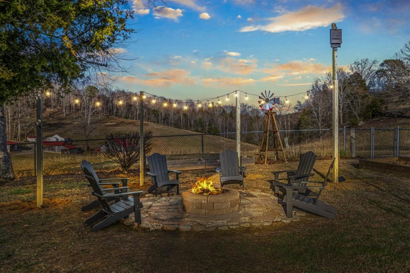 Hidden Star Hideaway-Blackberry Farm-Smoky Mtn Nat Park-Hot Tub- Fire Pit- Fenced Yard- Pet Friendly Walland Exteriör bild