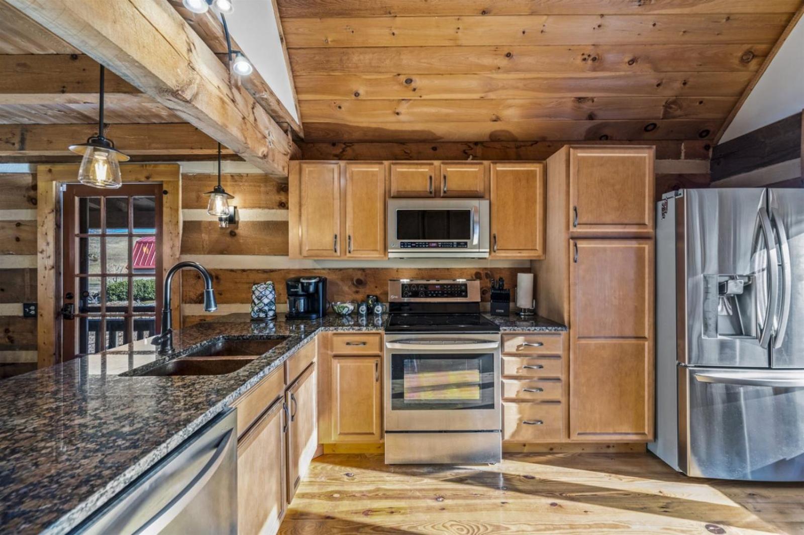 Hidden Star Hideaway-Blackberry Farm-Smoky Mtn Nat Park-Hot Tub- Fire Pit- Fenced Yard- Pet Friendly Walland Exteriör bild