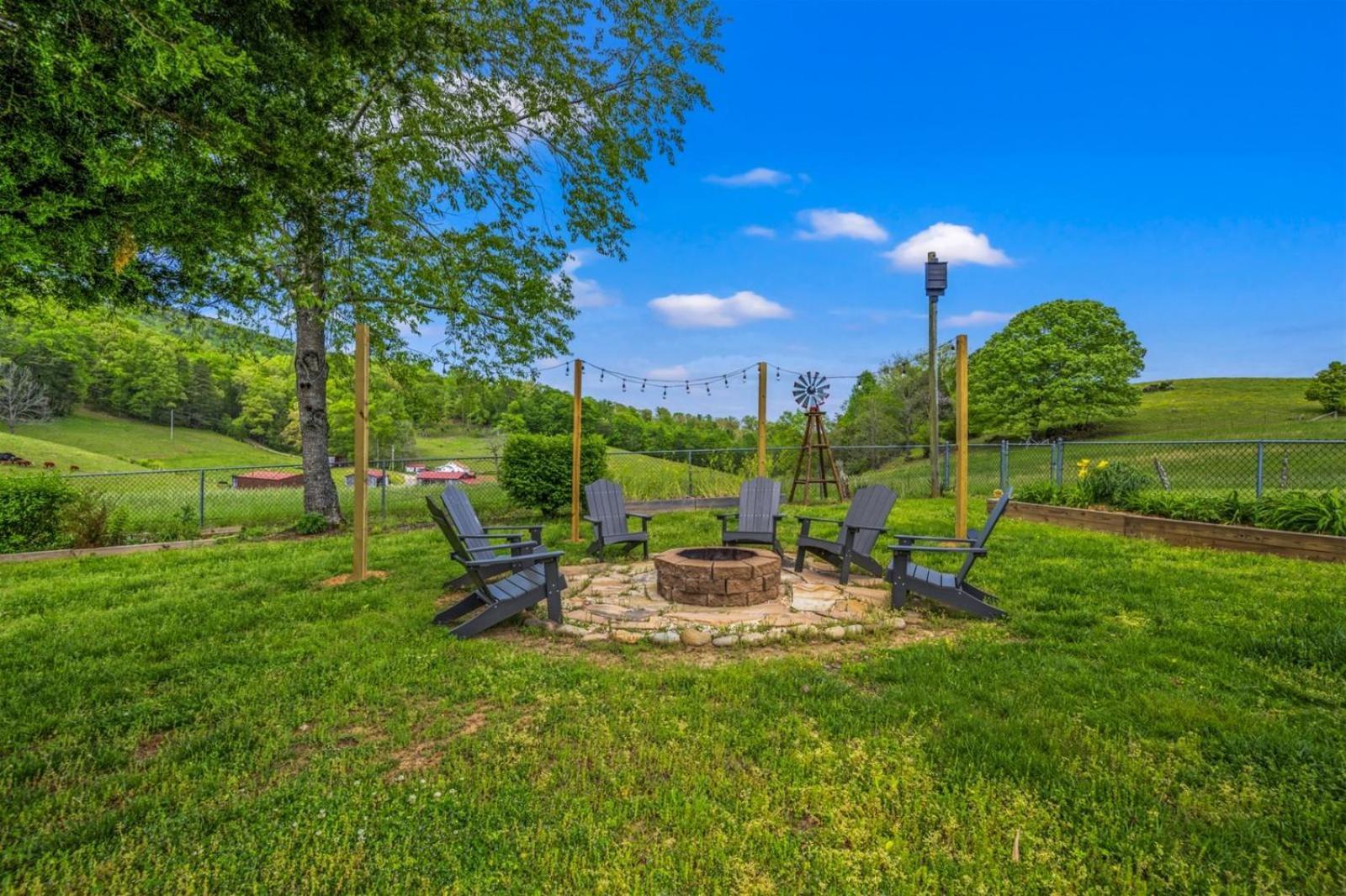 Hidden Star Hideaway-Blackberry Farm-Smoky Mtn Nat Park-Hot Tub- Fire Pit- Fenced Yard- Pet Friendly Walland Exteriör bild