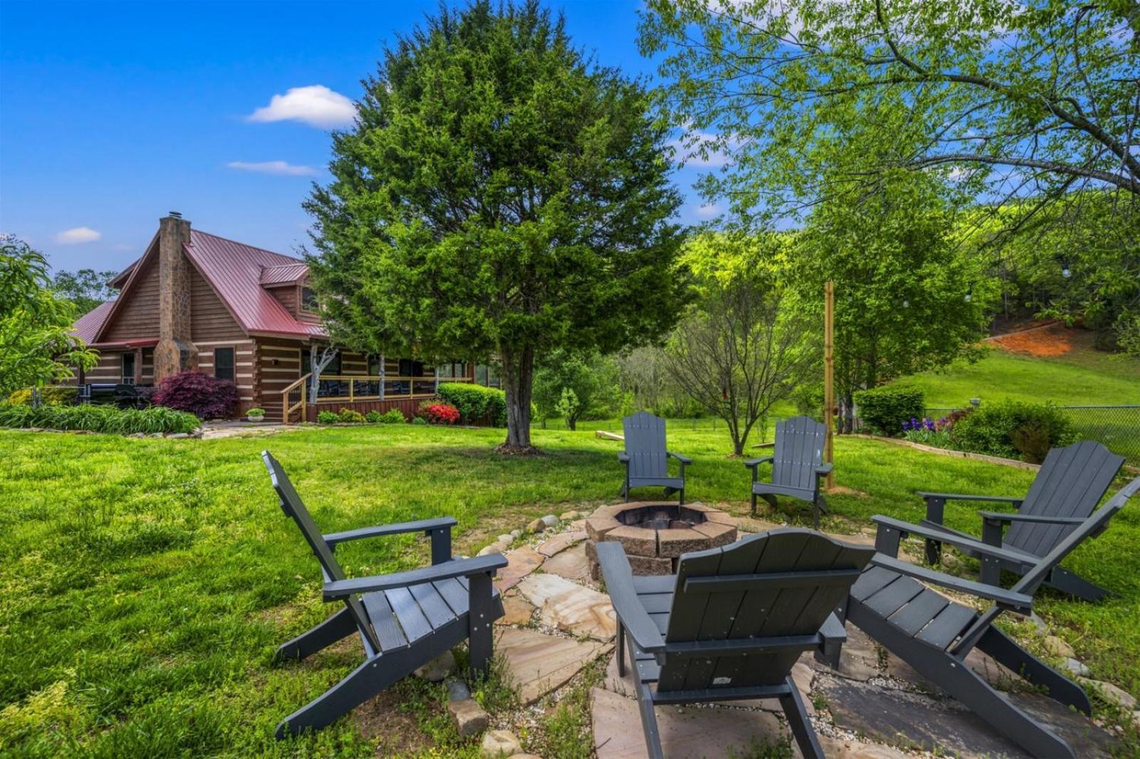 Hidden Star Hideaway-Blackberry Farm-Smoky Mtn Nat Park-Hot Tub- Fire Pit- Fenced Yard- Pet Friendly Walland Exteriör bild