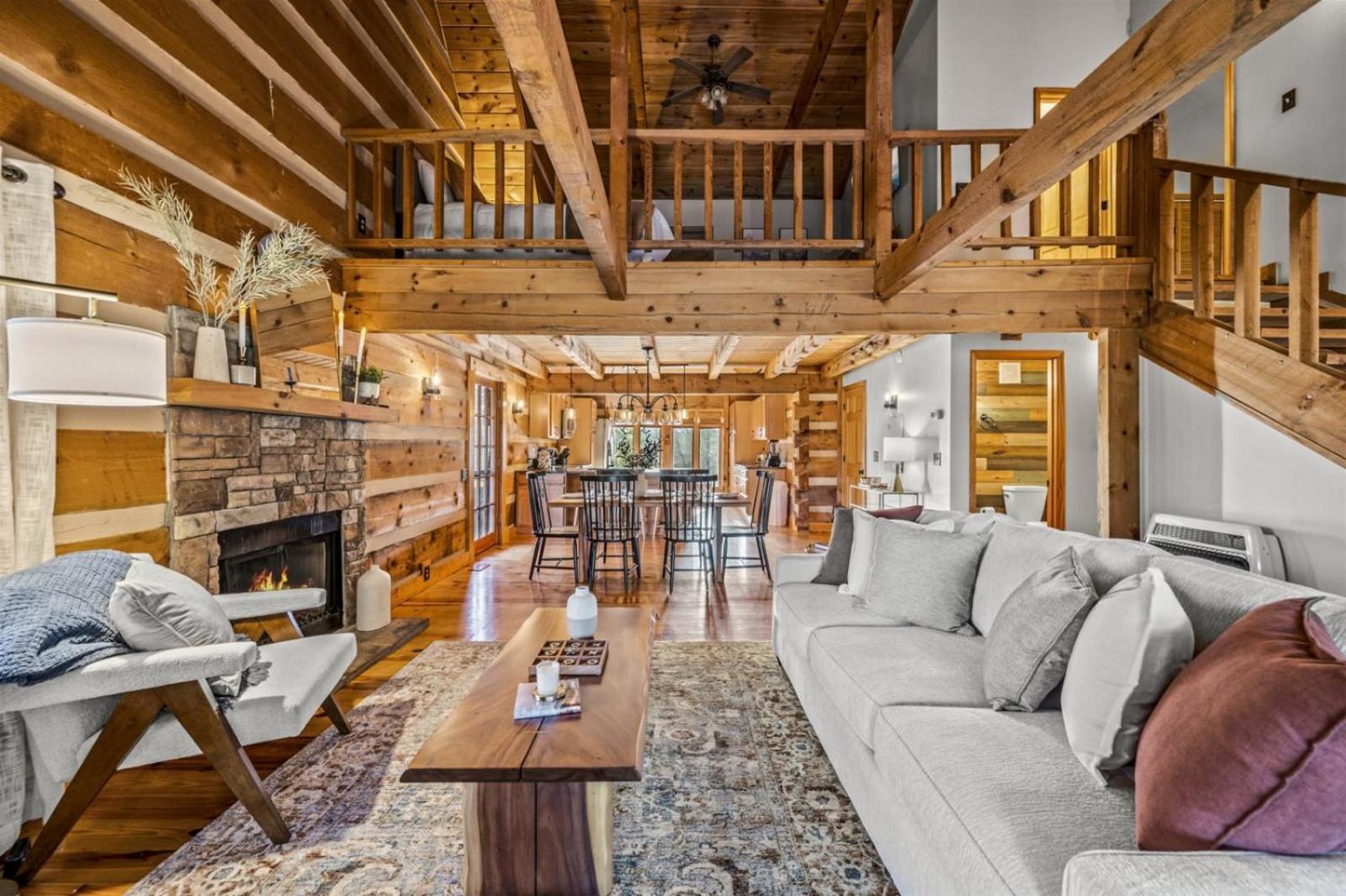 Hidden Star Hideaway-Blackberry Farm-Smoky Mtn Nat Park-Hot Tub- Fire Pit- Fenced Yard- Pet Friendly Walland Rum bild